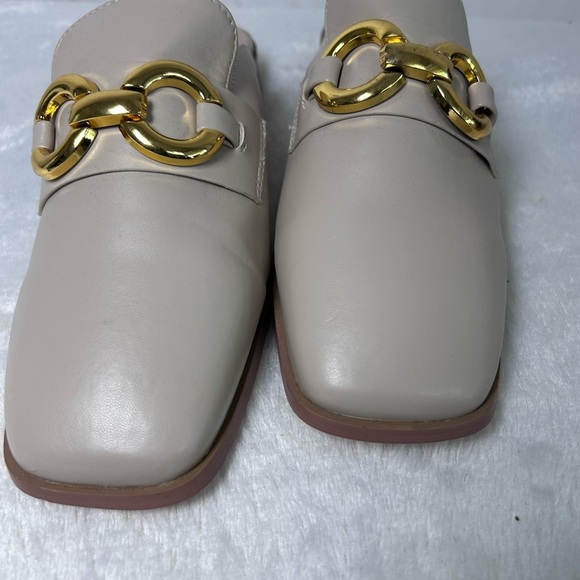 PrettyLittleThing Cream Loafers with Gold Detail - Picture 4 of 6